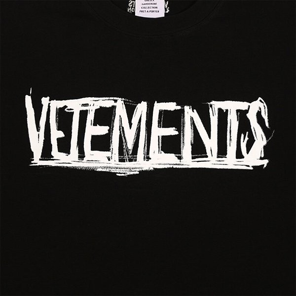 欲しい♡超限定♪ヴェトモン WORLD TOUR ロゴ Tシャツ コピー vue04413
